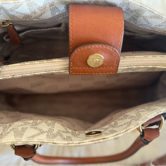 New Michael Kors Large Hamilton Vanilla Purse - Picture 13 of 15